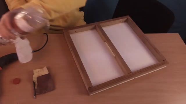 Футбол настольный да ещё и пальчиковый. Когда на улице снег, а ребёнку хочется поиграть в футбол))) смотреть онлайн