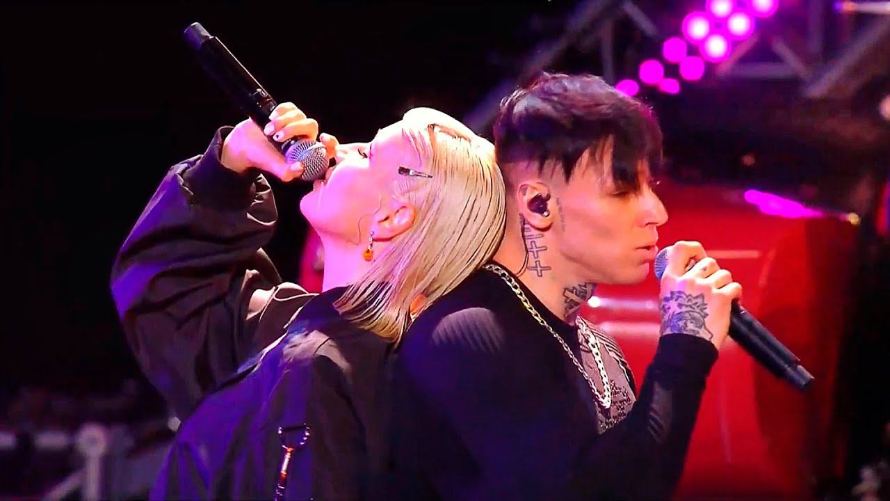 Клава Кока & NILETTO - Краш, Покинула чат, Пьяную домой (Выступление на Премии RU.TV 2021) смотреть онлайн