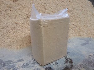 Для чего опилки или солома нужны в теплице. #garden #humus soil #farm #seedling