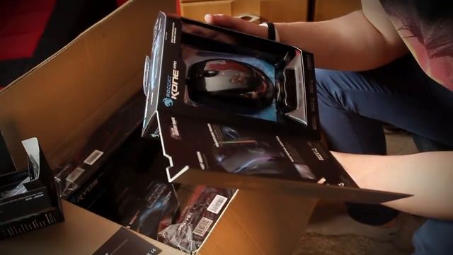 UNBOXING - Paczuszka od ROCCAT 1/2 смотреть онлайн