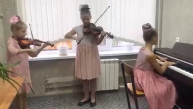 Трио: Златкина Аня, 10 лет, Златкина Маша, 11 лет, Златкина Настя, 7 лет - П. Мартин 