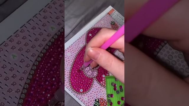 Делаю алмазную мозаику *HELLO KITTY* смотреть онлайн