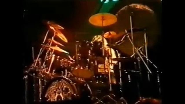 Roger Taylor (Queen In Earls Court 1977) смотреть онлайн