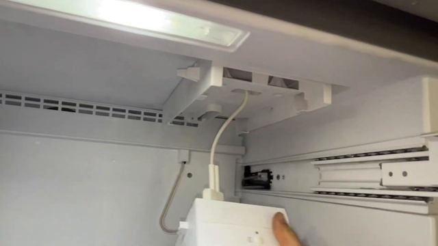 Liebherr CS2062 Ice Maker Removal смотреть онлайн