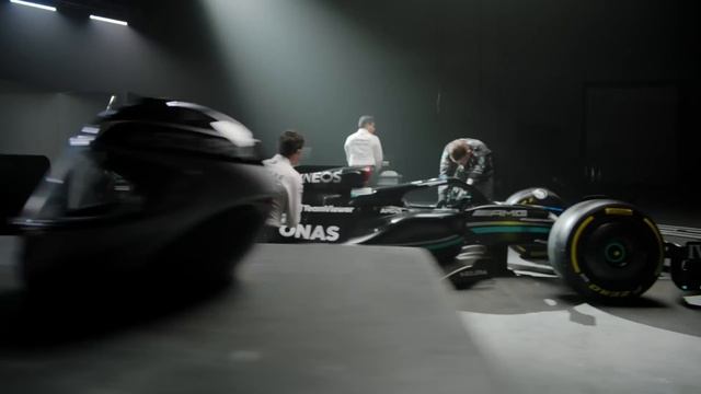 How PETRONAS is Always Moving Forward | OutRace Yourself with Lewis and George смотреть онлайн