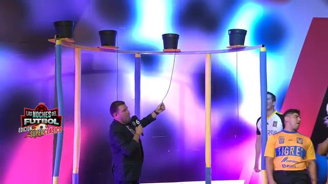 Derroche de pasión entre La Vacuna y Florecita | Las Noches del Futbol смотреть онлайн