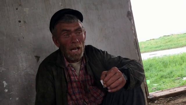Деревня в Курганской области. Местный житель. Аллея Боевой Славы. Звук мотора. смотреть онлайн