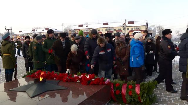 26.02.2018 В День защитника Отечества сахалинцы отдали дань павшим в бою героям смотреть онлайн