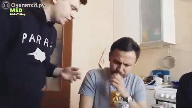 Знакомый с тупыми советами смотреть онлайн