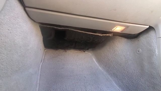 DIY Replacement Of The 12 Volt Outlet Fuse On A Volvo C70 C30 S40 - Pressure Guage Tool Life Hack