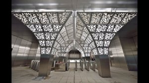 Перья жар-птицы и старорусский терем на станции метро «Новопеределкино»