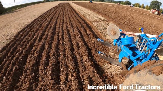 1974 Ford 2000 2.6 Litre 3-Cyl Diesel Tractor (36HP) смотреть онлайн