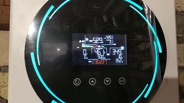 Робота інвертора SAKO на 5,6 кВт (при відсутності мережі) в хмарну погоду від сонця. смотреть онлайн