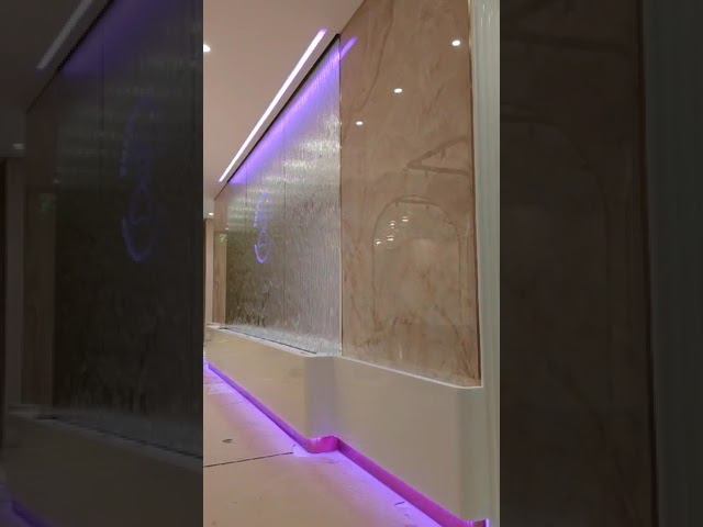 Водопад по зеркалу в строящемся СПА салоне смотреть онлайн