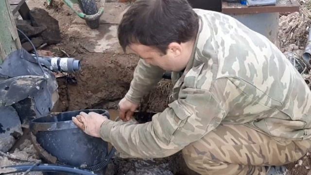 Канализация к септику и водоём под домом. смотреть онлайн