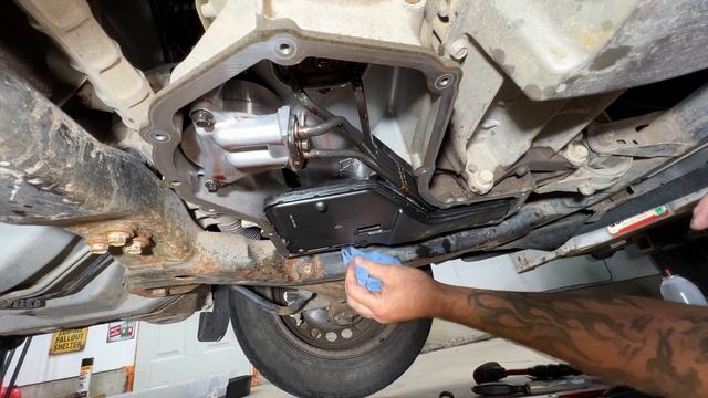 Chevy Cobalt Transmission Filter & Fluid Replacement How-To смотреть онлайн