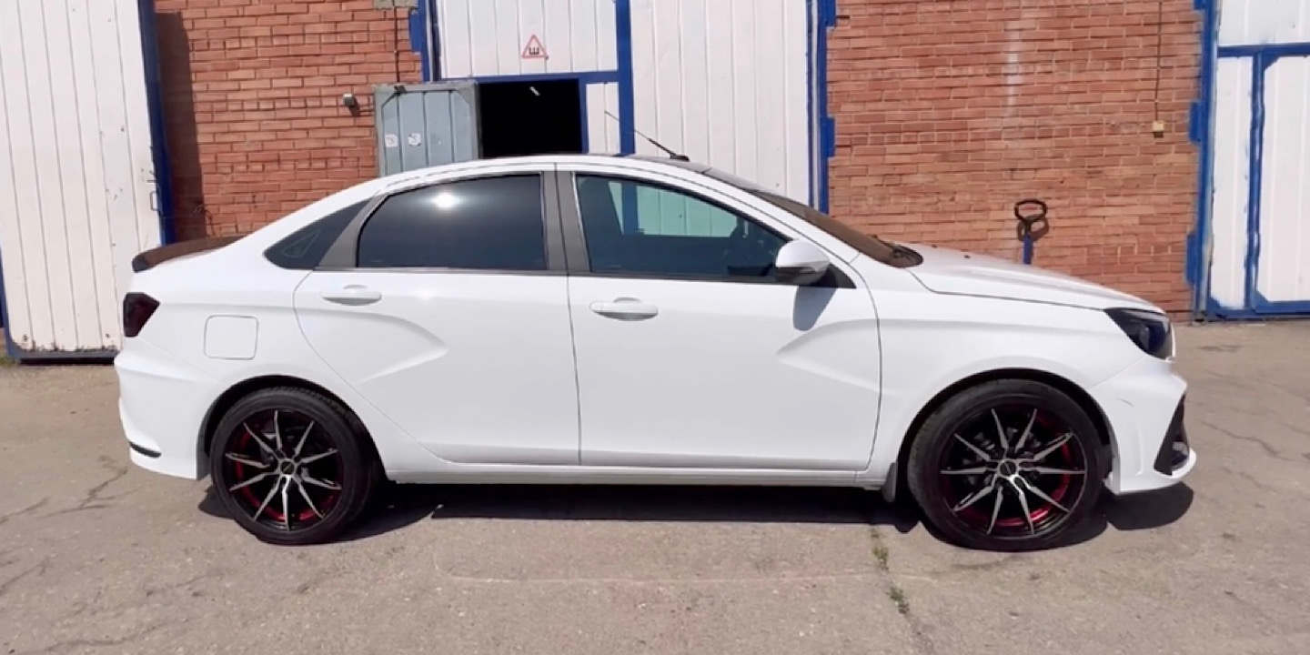 R17 эксклюзивные диски на Весту / обвес Yurol Vossen + Viatti 205/50