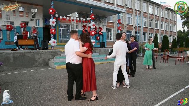 Белый танец. Выпускной вечер 11 кл в МОБУ СОШ №15 МО Кореновский рн 25.06.2022 г. 20220625Sh15v11k1 смотреть онлайн