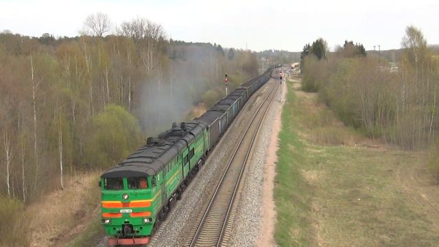 Тепловоз 2ТЭ10У-0224 с груженными полувагонами смотреть онлайн