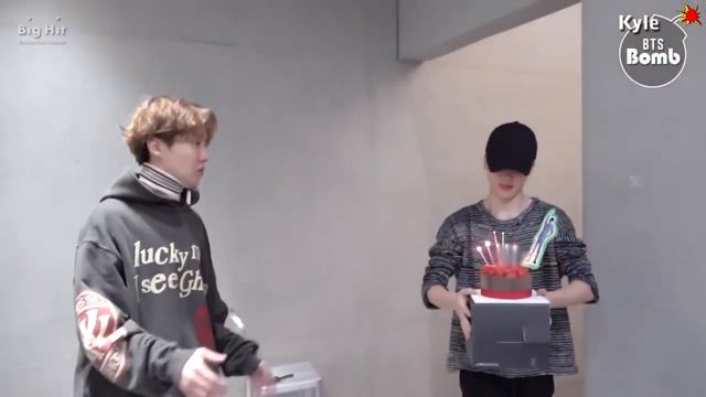 День рождения Тэхёна 2019 и сюрприз от BTS смотреть онлайн