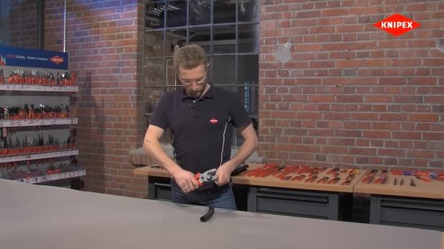 KNIPEX Werkstatt-TV: Rohrschneider für Verbund- und Schutzrohre (90 25 20) смотреть онлайн