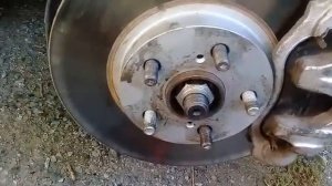 Замена шпильки передней ступицы Тойота Авенсис 2006 + замена стойки стабилизатора