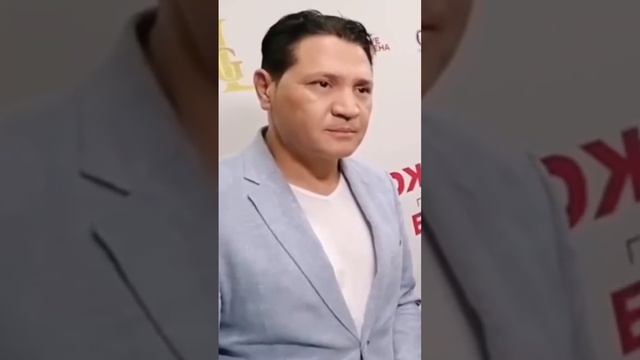В России много любопытных журналистов куда не приду везде надо дать интервью 🤓 смотреть онлайн