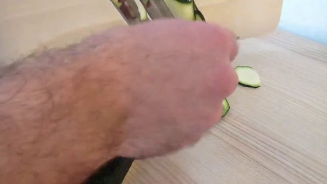 Utiliser une mandoline - Conseils ustensils de cuisine смотреть онлайн