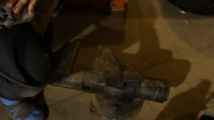 Как открутить гайку шкива генератора! How to loosen the generator pulley nut