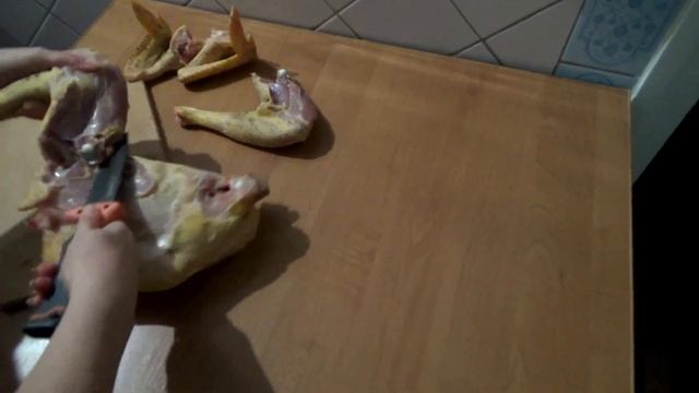 Разделка курицы ножом Gerber Ultimate Fixed. смотреть онлайн