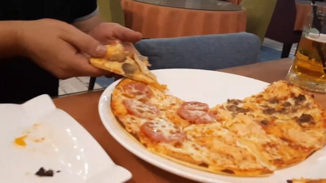 Честный обзор. Зашел в кафе и нарвался на вкуснейшею пиццу смотреть онлайн