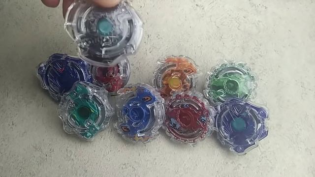 История появления Beyblade Burst и наша коллекция первых бейблейдов