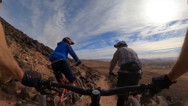 Movin' MIGHTY FAST on moon rocks | Mountain Biking Ice House and Paradise Rim in Southern Utah смотреть онлайн