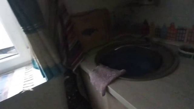 Первые посетители. Соседушка съезжает. Мне ссыкотно.