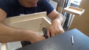 Установка фасадов на выдвижные ящики