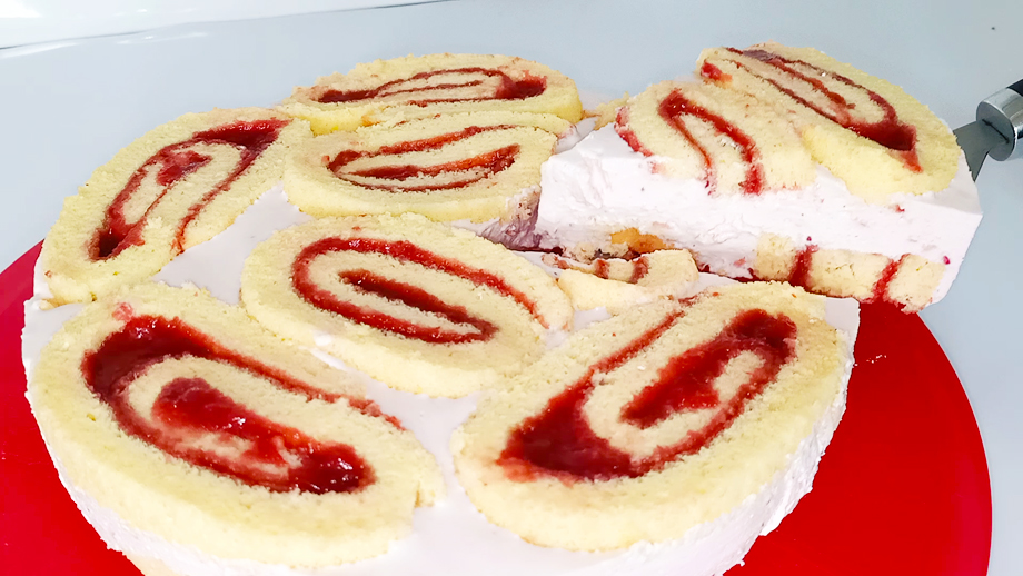 Клубнично-йогуртовый торт