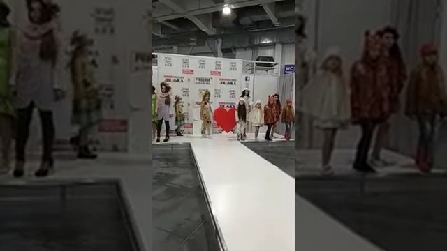 Показ коллекции 4 сезона дизайнера детской одежды из шерсти Ольги Крайновой смотреть онлайн