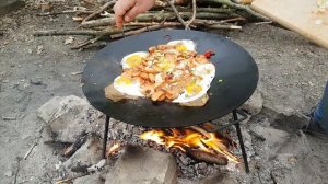 БЫСТРЫЙ ЗАВТРАК НА САДЖЕ. Завтрак на костре. Сковорода-садж. Блюдо на огне.