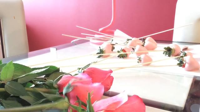 DIY Fresh Roses and Dipped Strawberry Bouquet смотреть онлайн