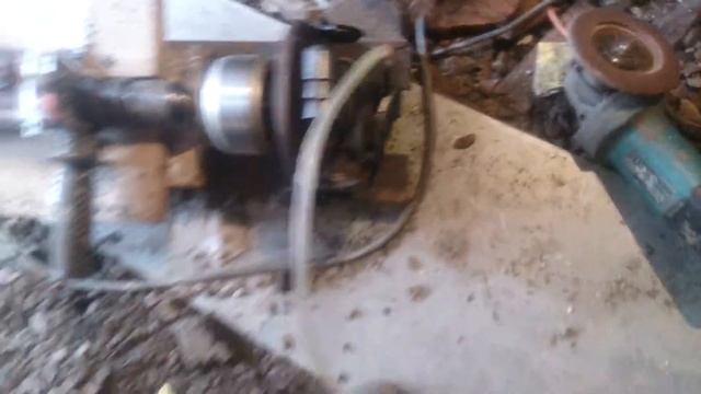 Самодельная компрессорная установка из холодильного агрегата и перфоратора. смотреть онлайн