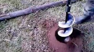 бурим дырки под заборные столбы