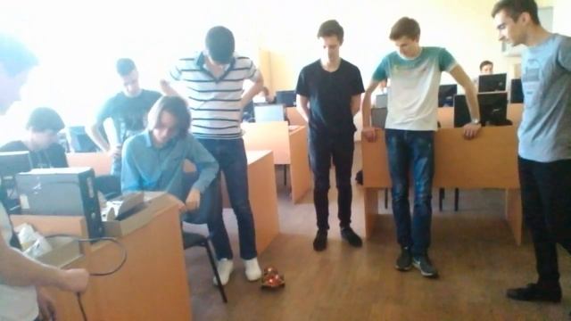 Платформа объезда препятствий с HC-SR04.mp4 смотреть онлайн