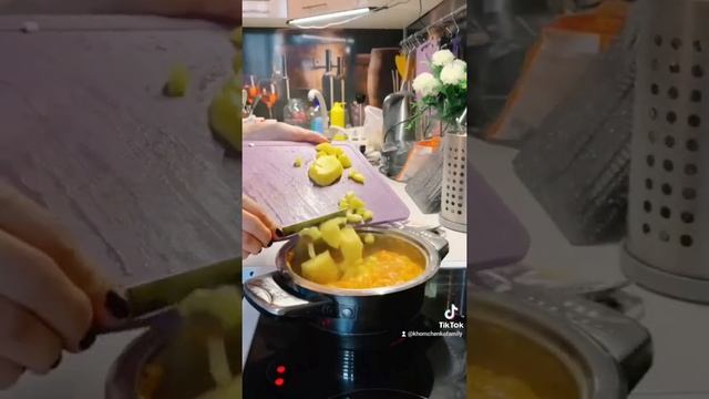 Готовим тыквенный суп #семьяхомченко #семья #мамаблог #мамавдекрете #тыквенныйсуп #готовимдома