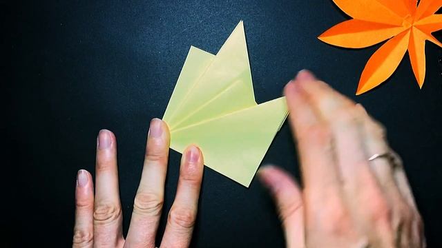 Как сделать красивый листок без трафарета и клея. Осенние поделки. DIY #поделки #своими руками #А4 смотреть онлайн