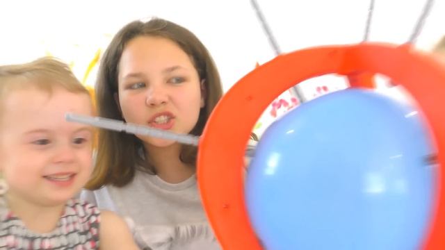 Ксюша, Настя и Алиса. Настольные игры. Шалун балун! Видео для детей! Играем вместе! смотреть онлайн