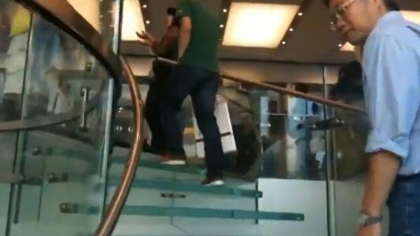 Tour: Apple Store HK