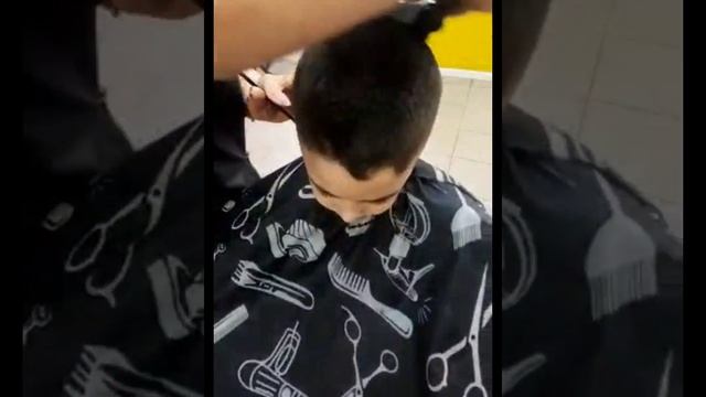 молодёжная стрижка #shorts #стрижка смотреть онлайн