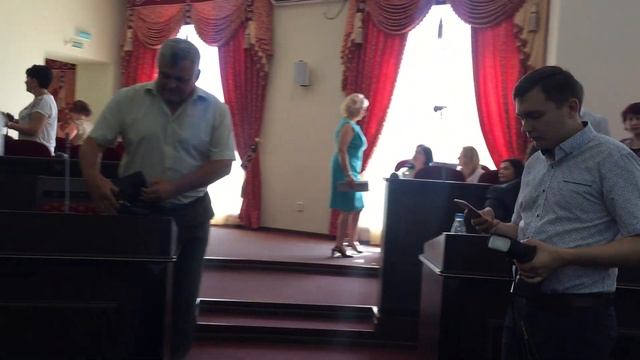 В Шахтах депутаты бойкотировали заседание думы 20.06.17 смотреть онлайн