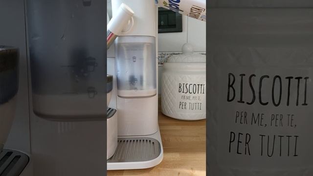 Come fare il caffè macchiato con latte di soia - Delonghi Nespresso Lattissima One смотреть онлайн