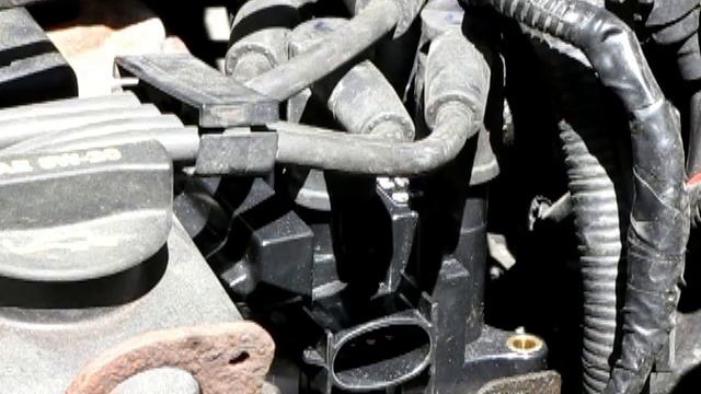 Replace Ford Focus Ignition Coil Easily (2002-7) смотреть онлайн